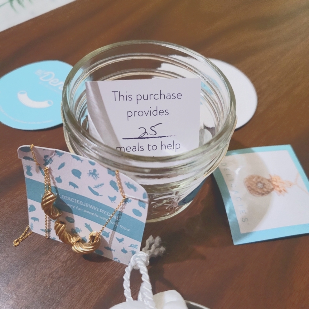 Gold macaroni necklace